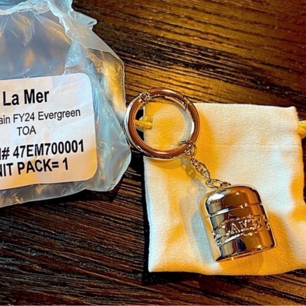 La Mer Silver Keychain with Engraved Charm